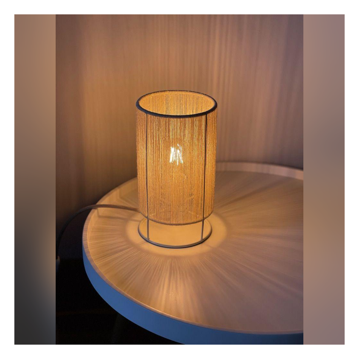 Pillar â€“ LÃ¡mpara de Mesa CilÃ­ndrica